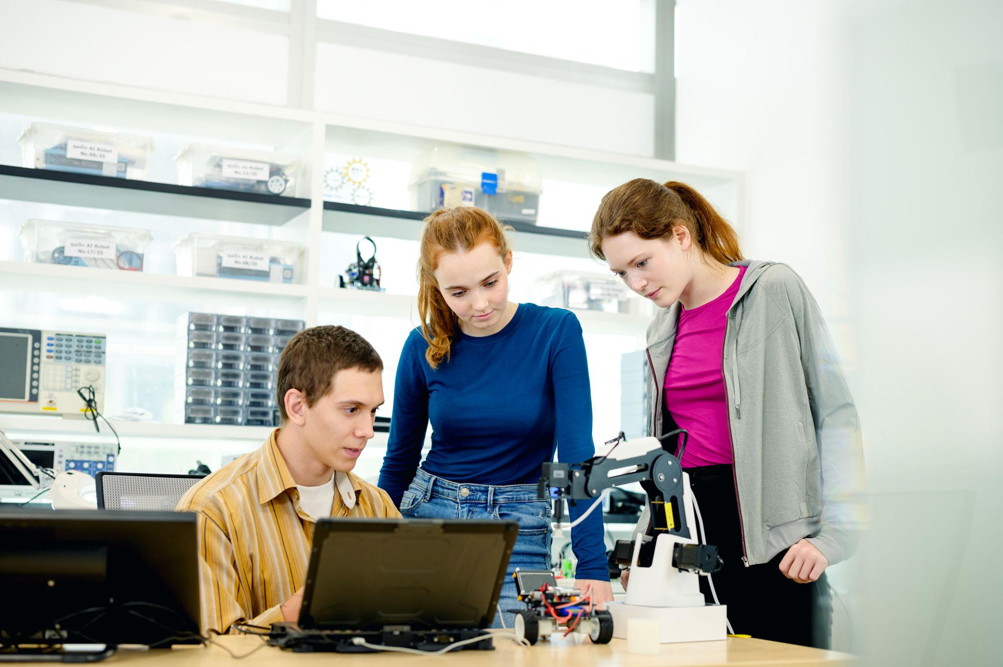 Engineering Education in the Age of AI: Are Universities Preparing Students for the Real World?